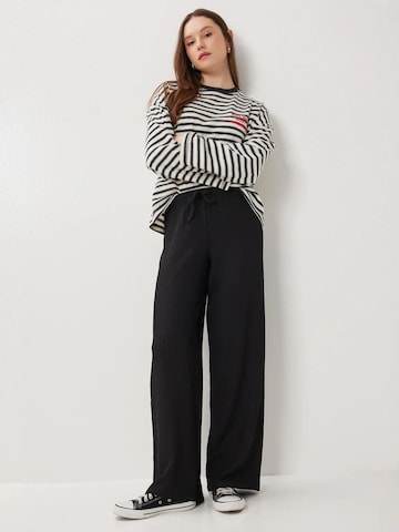 Happiness İstanbul Wide Leg Hose in Schwarz: Vorderseite