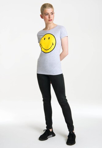 LOGOSHIRT Shirt 'Smiley Face' in Grijs