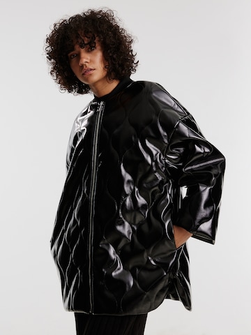 EDITEDPrijelazna jakna 'Zaina' - crna boja: prednji dio
