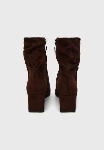 CAPRICE Booties in Brown