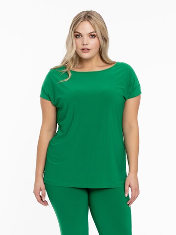 Yoek Shirt in Groen: voorkant