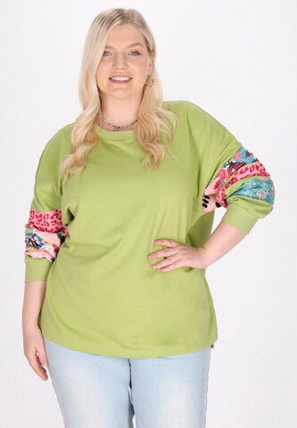 IZIA Sweatshirt in Green: front