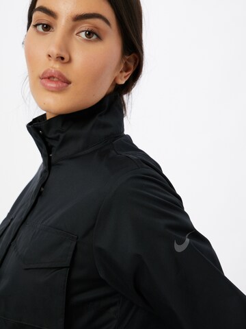 Nike Sportswear Jacke in Schwarz