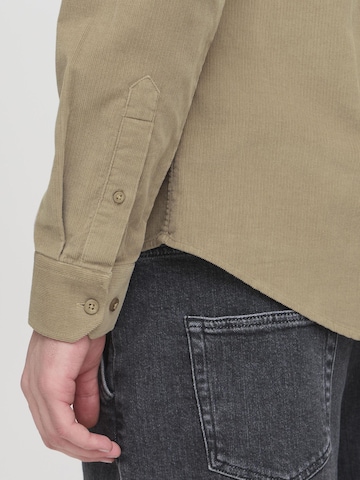Casual Friday - Ajuste regular Camisa 'Anton' en beige