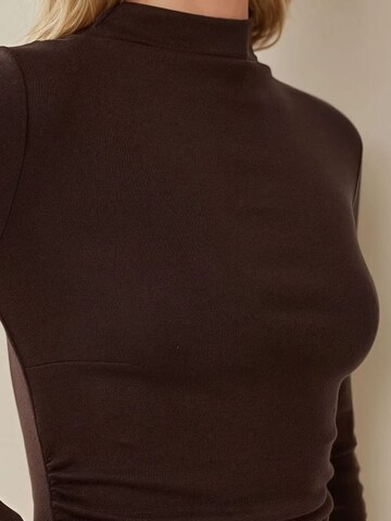 Hiccup Jurk in Bruin