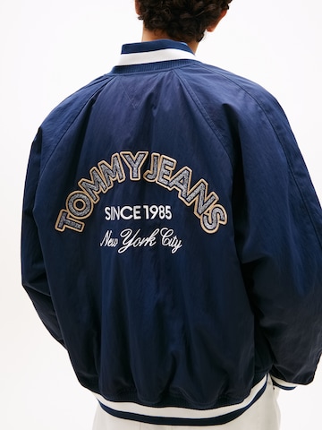 Tommy Jeans Átmeneti dzseki 'VARSITY' - kék