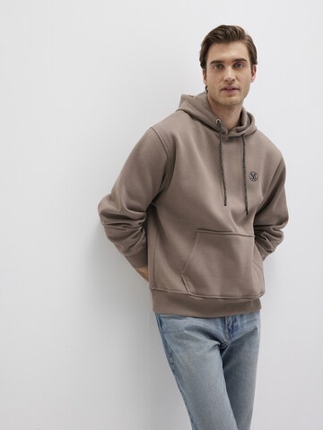 Mavi Sweater in Brown: front
