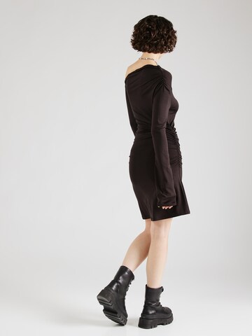 Robe 'Erin' WEEKDAY en marron