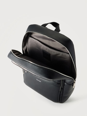 Calvin Klein Рюкзак 'RAISED' в Черный