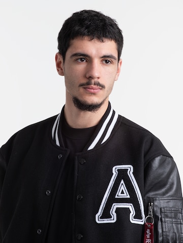 ALPHA INDUSTRIES Демисезонная куртка в Черный