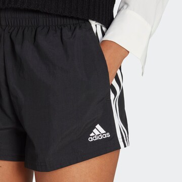 ADIDAS SPORTSWEAR Loosefit Παντελόνι φόρμας 'Essentials' σε μαύρο