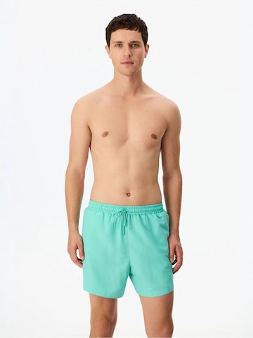 Penti Rövid fürdőnadrágok 'PENTI Herren Basic Badeshorts' - zöld