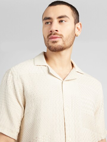 HOLLISTER - Ajuste regular Camisa en beige