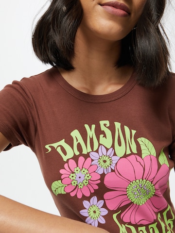 Tricou '70S' de la Damson Madder pe maro