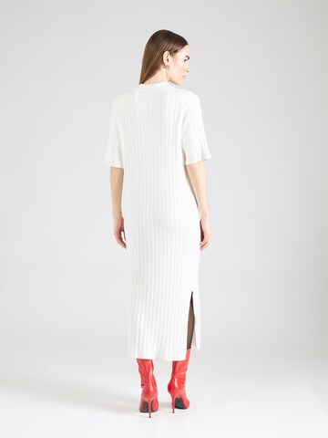 Robes en maille 'MOBENA' b.young en blanc