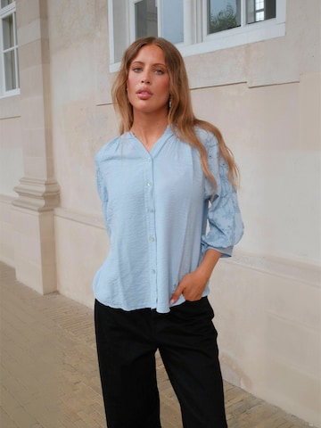 Maglietta ' Fride ' di TEESHOPPEN in blu: frontale