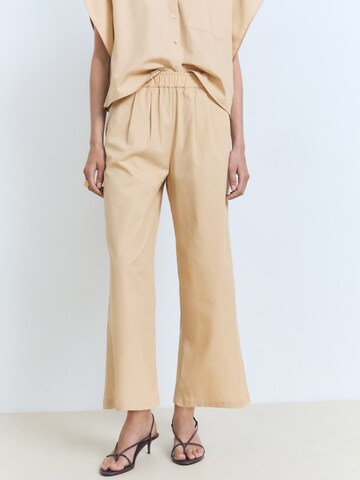 MANGO Bootcut Bukser 'TOMY-H' i brun: forside