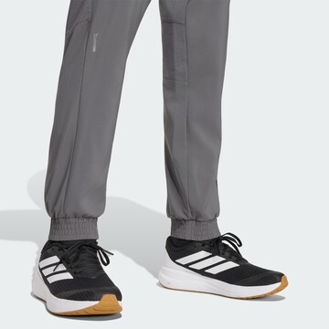 ADIDAS SPORTSWEAR Tapered Sporthose 'TECH APPAREL' in Grau