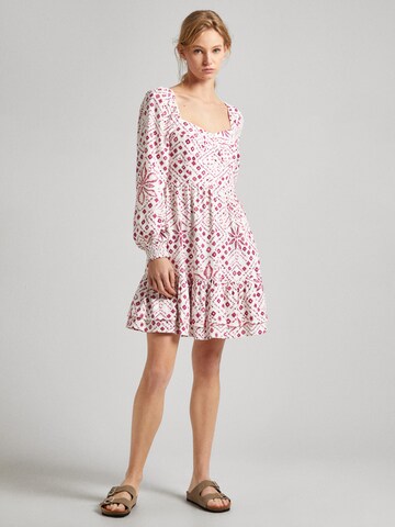 Pepe Jeans - Vestido 'Doxa' en blanco