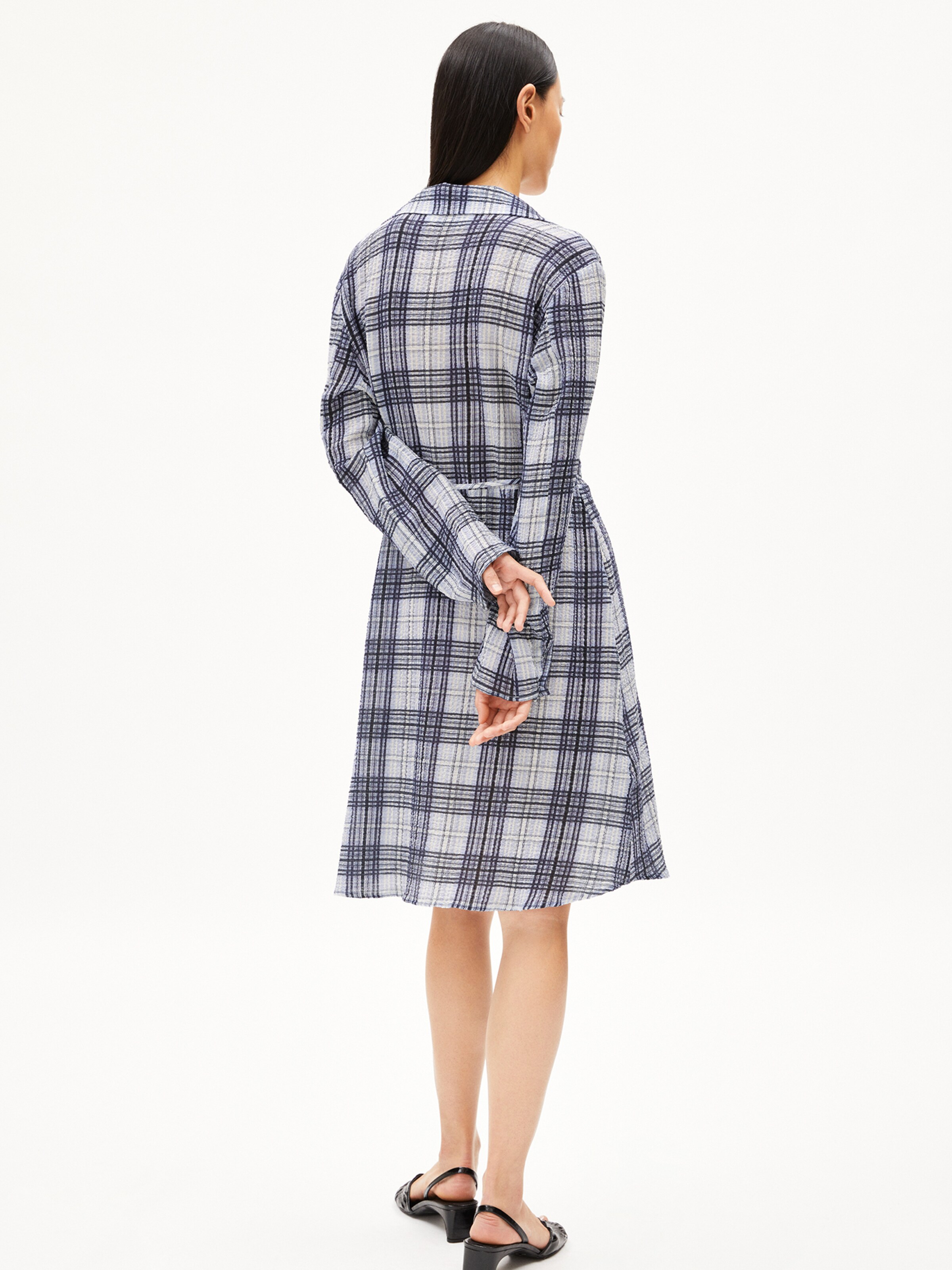 Robe ' FEMAALE CHECK ' ARMEDANGELS en bleu : devant