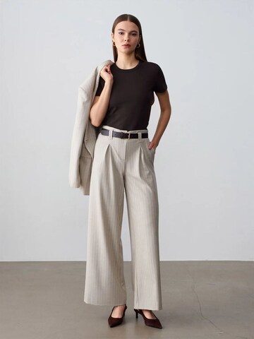 Dilvin Wide leg Pants in Beige: front