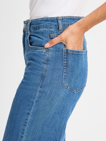 Marie Lund Flared Jeans in Blau