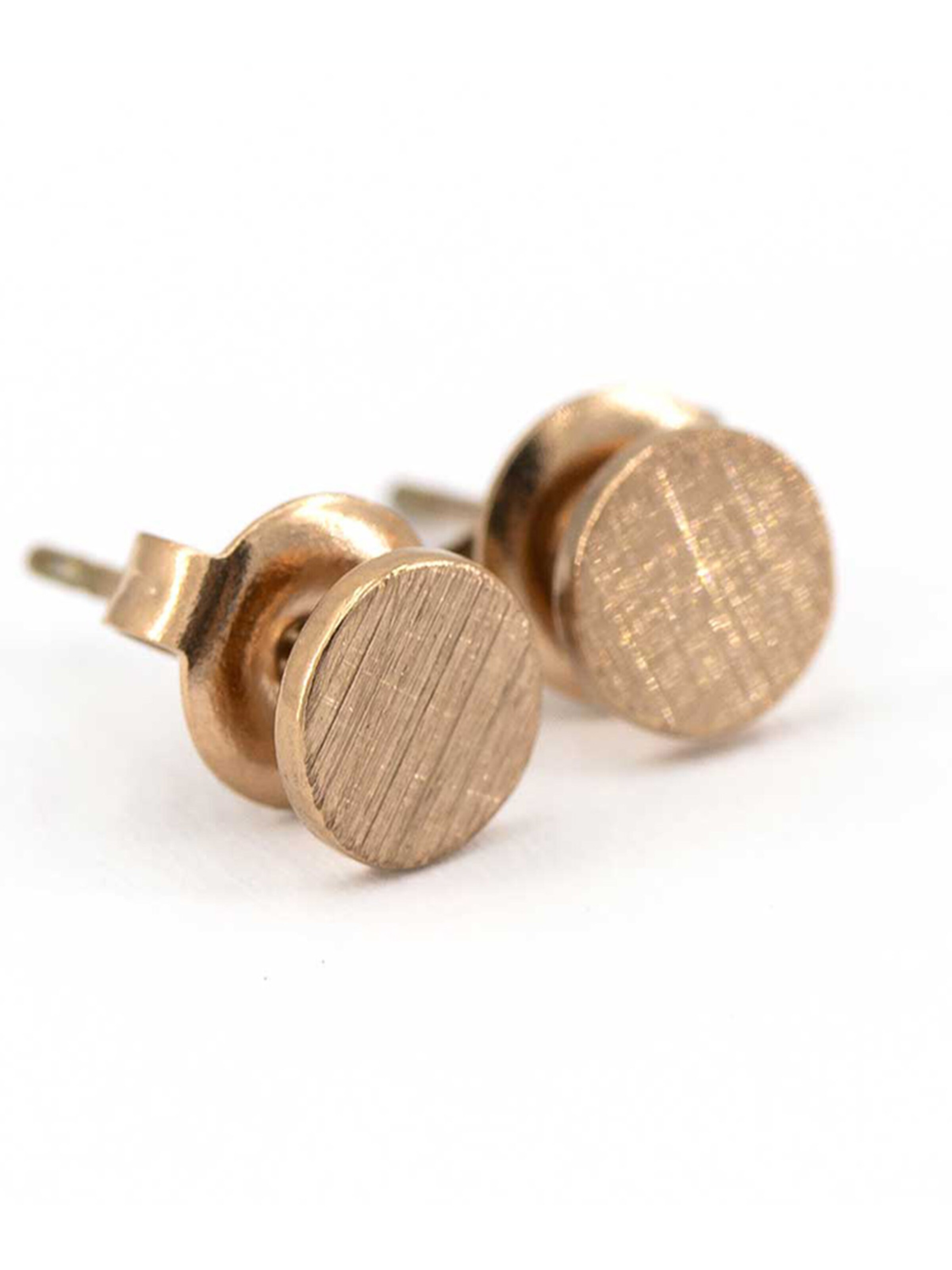 Sergio Engel Earrings 'Pura Ohrring 05 Minimalistischer Edelstahlstecker mit gekratzter Oberfläche' in Gold: front