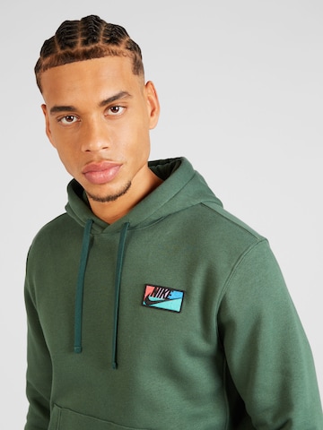 Sweat-shirt 'CLUB+' Nike Sportswear en vert