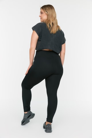 Trendyol Curve - Skinny Leggings en negro