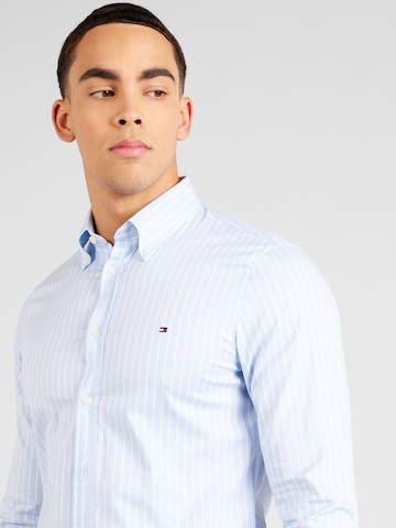 Slim fit Cămașă de la TOMMY HILFIGER pe albastru