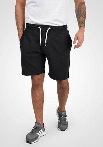 !Solid Regular Sweatshorts 'Tamp' in Schwarz: predná strana