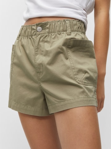 Pull&Bear Regular Shorts in Beige