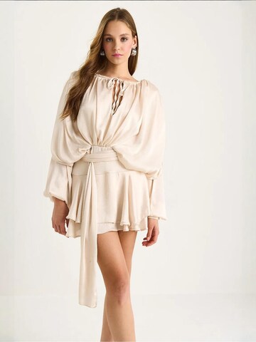 Robe Bianco Lucci en beige