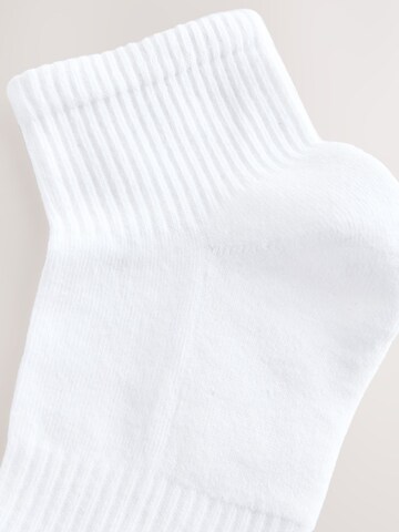 Next Sockor i vit
