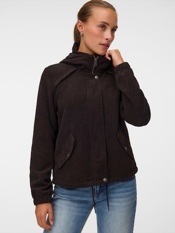 VERO MODA - Chaqueta de entretiempo 'VMDEBRAZOA' en marrón: frente