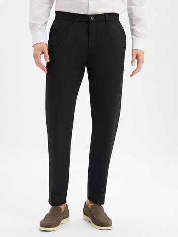Finshley & Harding Regular Chino Pants in Black: front