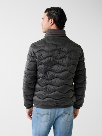 GUESS Between-Season Jacket in Black