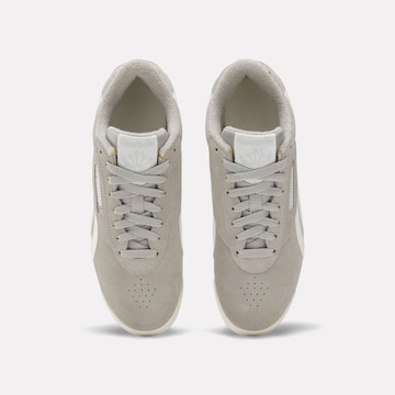 Reebok Sneaker in Grau