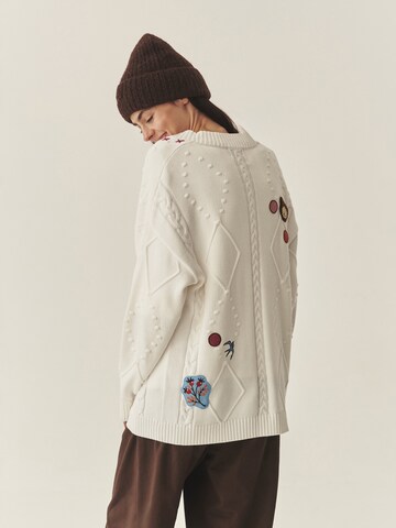 TATUUM Kampsun 'SLAVA', värv valge