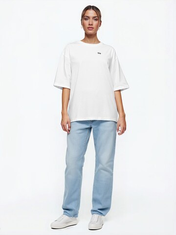 T-shirt ' Nika F ' trueprodigy en blanc