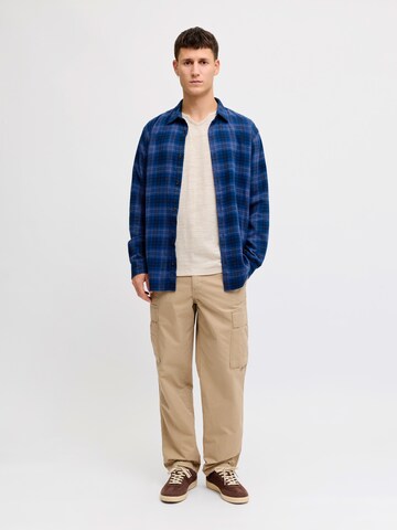 JJ Rebel Koszulka 'JREBWINDOM' w kolorze beżowy