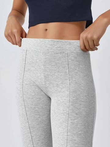 Flared Pantaloni di Busem in grigio