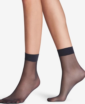 FALKE Socken 'Seidenglatt' in Grau: Vorderseite