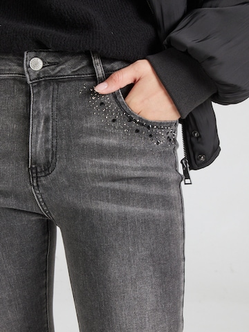 Hailys Skinny Jeans 'Gl44ina' in Zwart