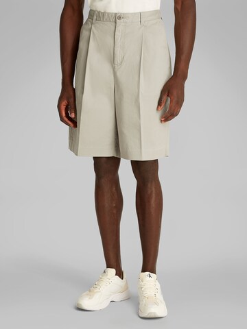 Regular Pantalon à plis Calvin Klein Jeans en gris : devant