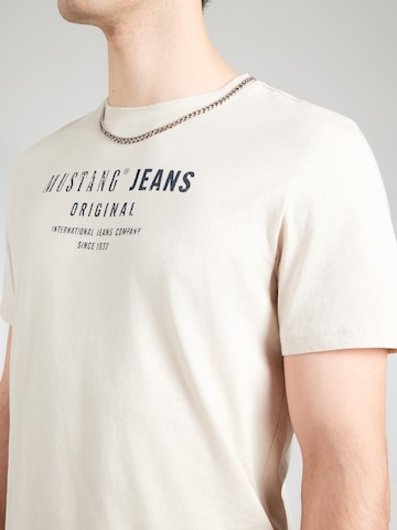 MUSTANG - Camiseta 'AUSTIN' en beige
