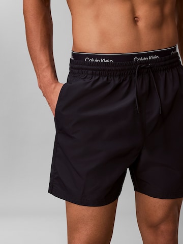 Calvin Klein Swimwear Szorty kąpielowe 'Essentials' w kolorze niebieski
