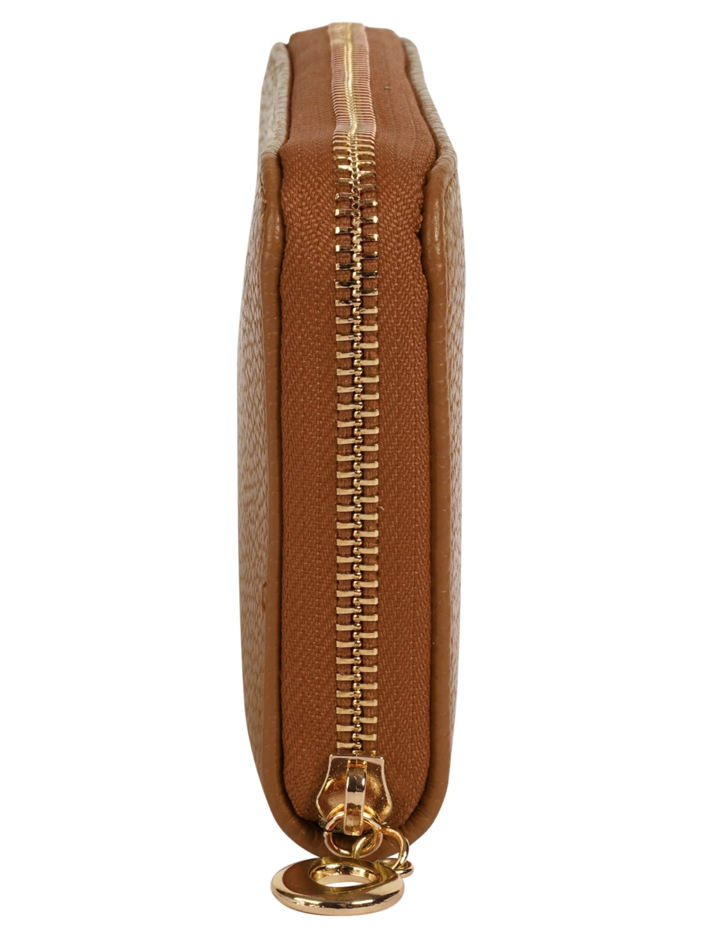 Cluty Wallet in Brown