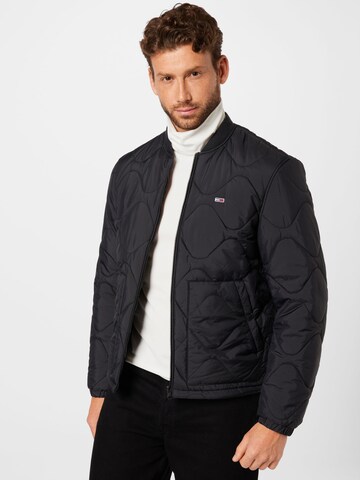 Veste mi-saison Tommy Jeans en noir : devant