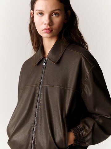Pull&Bear Overgangsjakke i brun